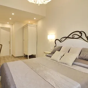 https://lucca-in-chic.it-tuscanyhotel.com